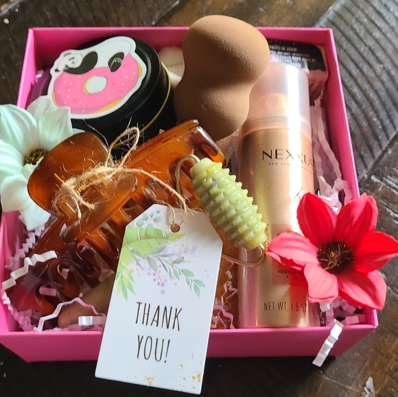 GIFT BOX 💆‍♀️🎀 - Picture 5 of 5